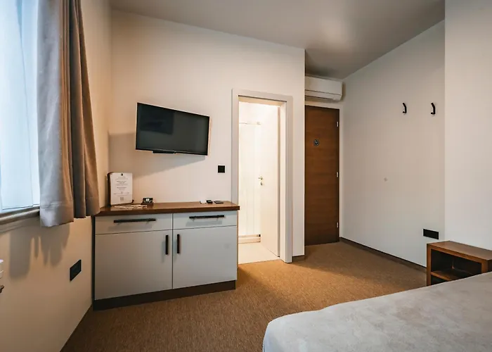 Ejga בית הארחה יסניצה