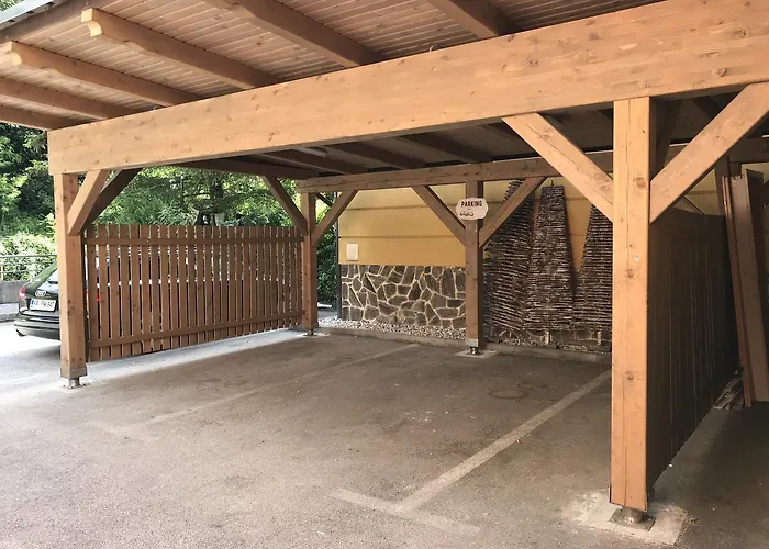 Ejga Πανσιόν Jesenice